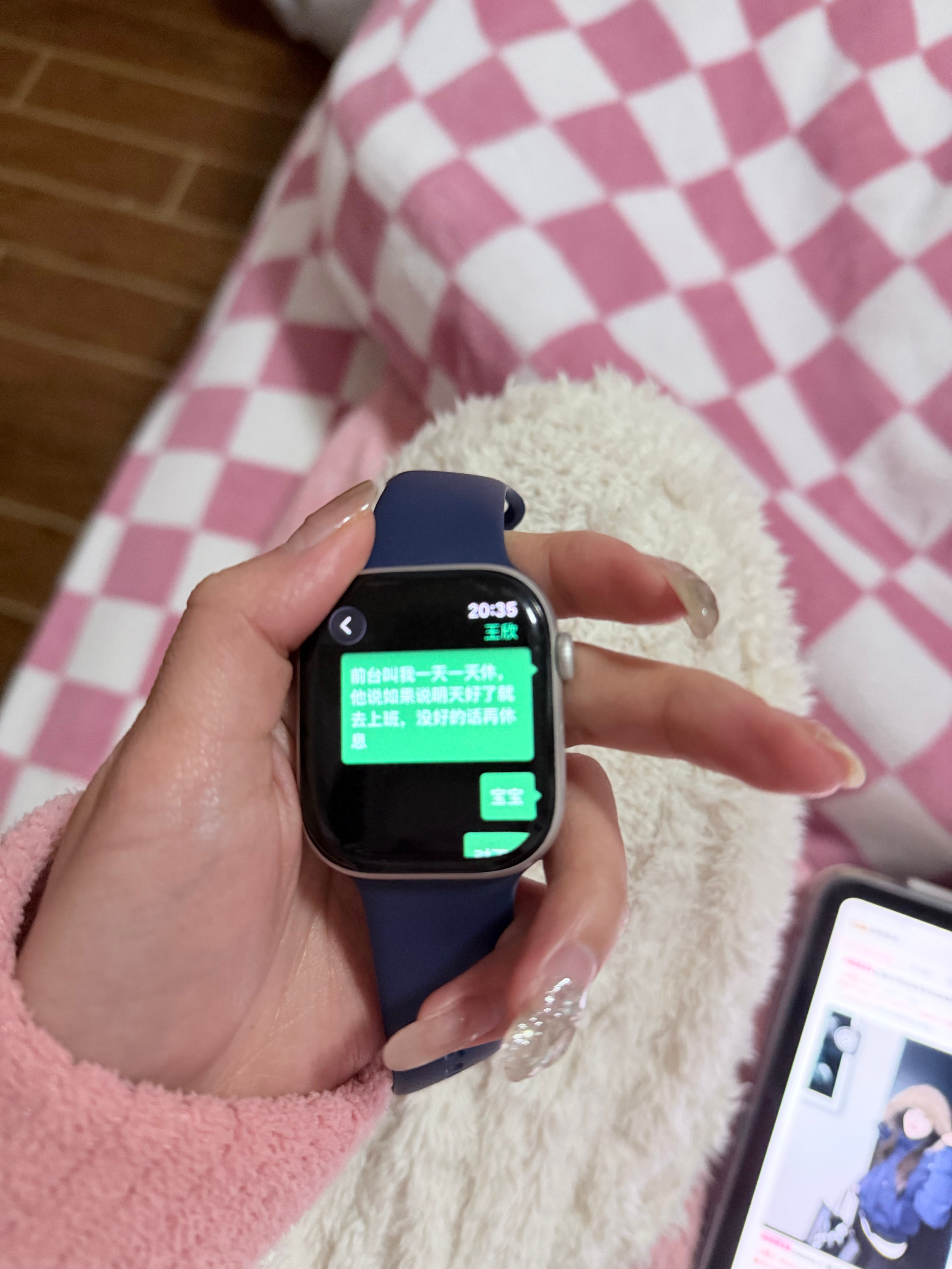 今天看到聊天记录的那一刹那 我真的心都碎了 那是一种很陌生又很熟悉的感觉 我知道