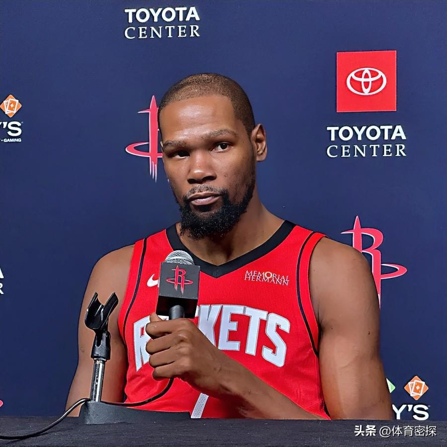 杜兰特点出输球原因，并回应内讧！
输给湖人赛后，杜兰特接受采访，谈到面对强队时的