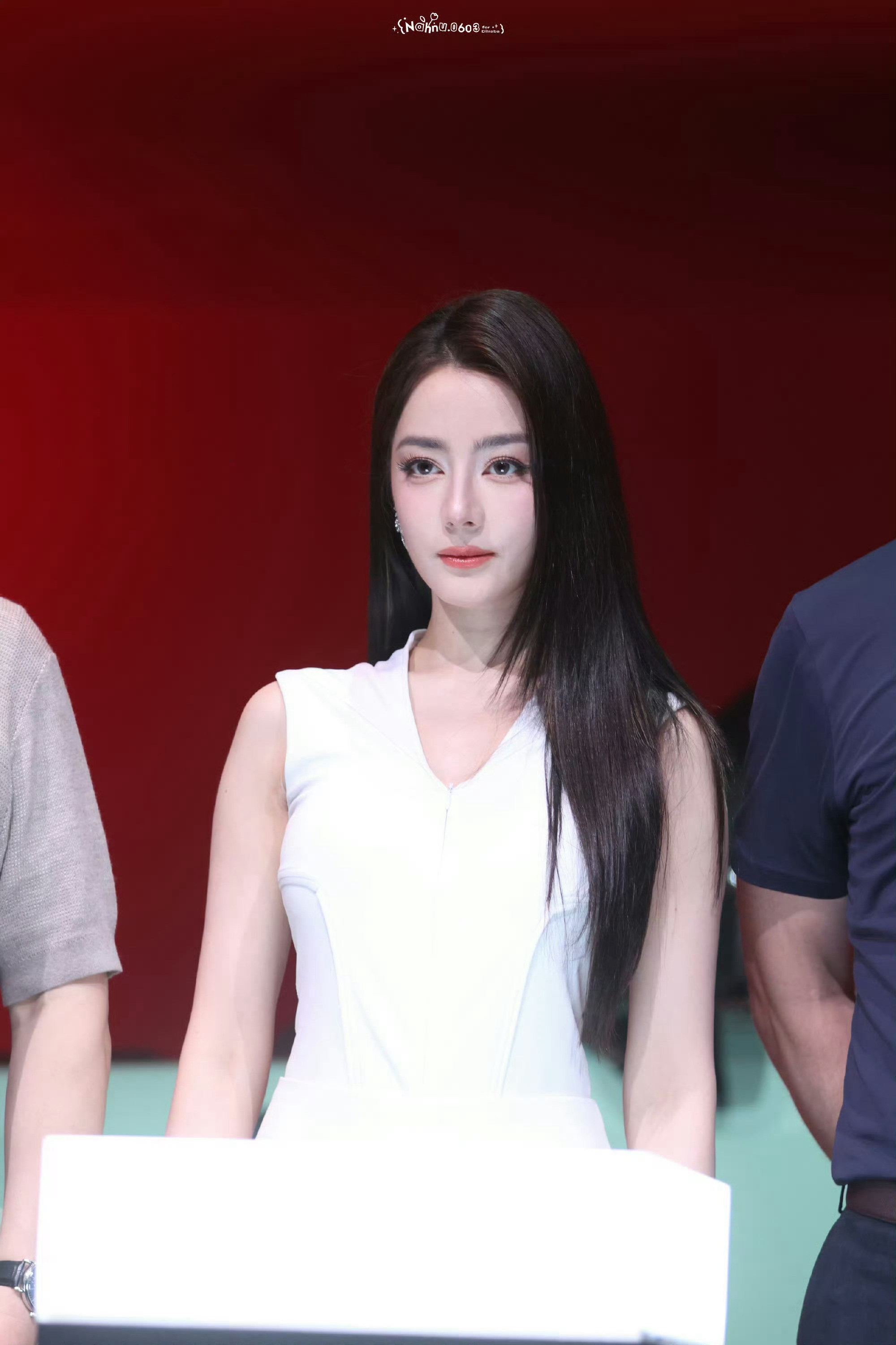恭喜迪丽热巴成为首位解锁 Julien Fournié 高定特别定制的华人女星！