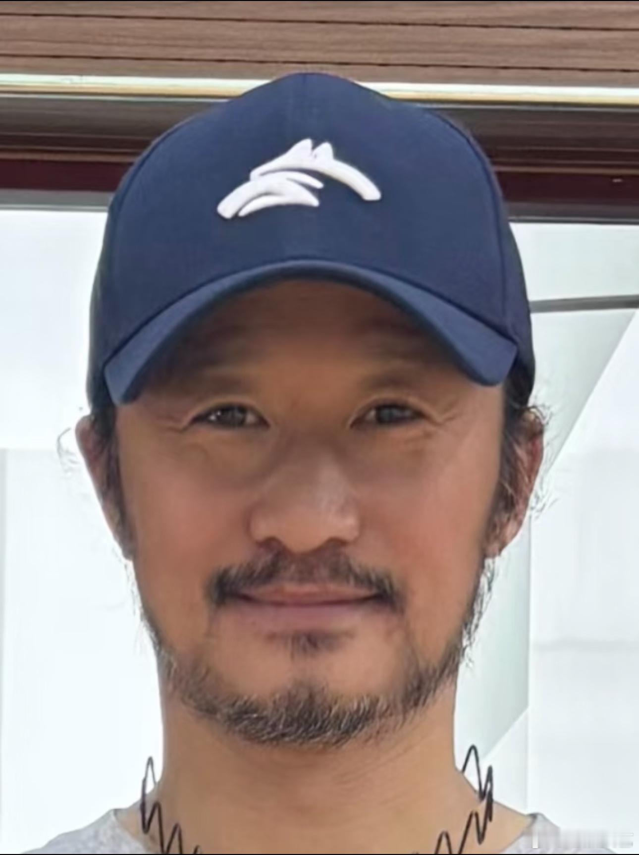 吴京怎么有四条眉毛 吴京这眉毛成谜！四条还是六根？大胡子造型超有男人味～ ​​​