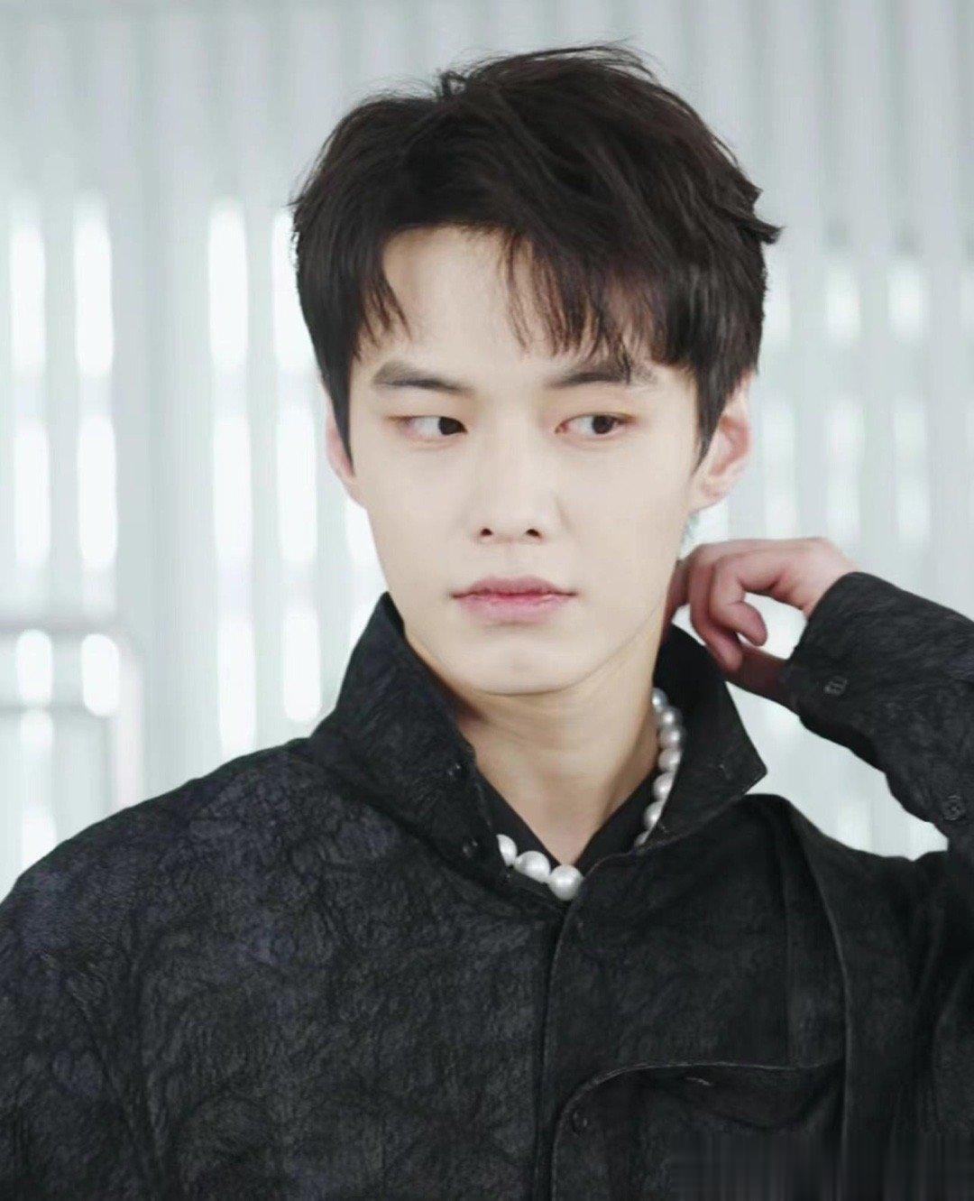 #何与谈仙剑播出时间# 啊啊啊我心心念念的仙剑总算要来了吗？何与李逍遥造型超级帅
