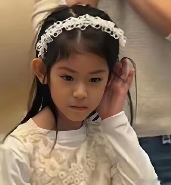 林心如女儿好漂亮啊。。。长得像谁呢 
