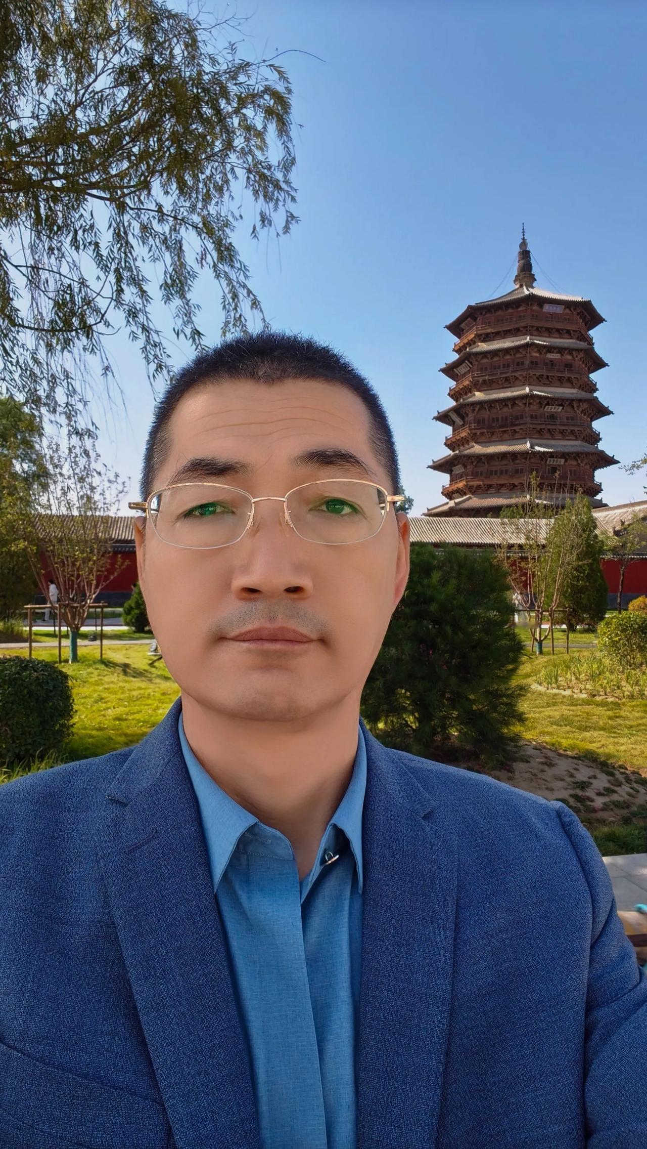 小时候就听姥爷给我讲应县木塔的故事，他告诉我，应县有个大木塔，离天三尺三，临汾有