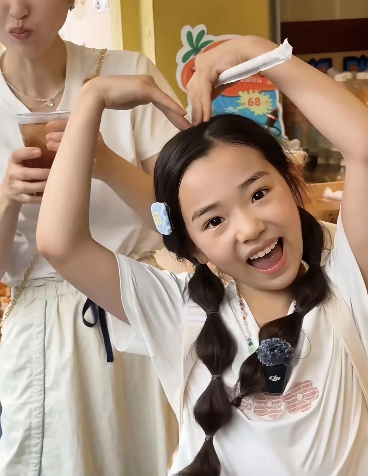发现没有？董璇这个女儿长得不像董璇，也不像高云翔，反而很像唐艺昕和管乐的结合体，