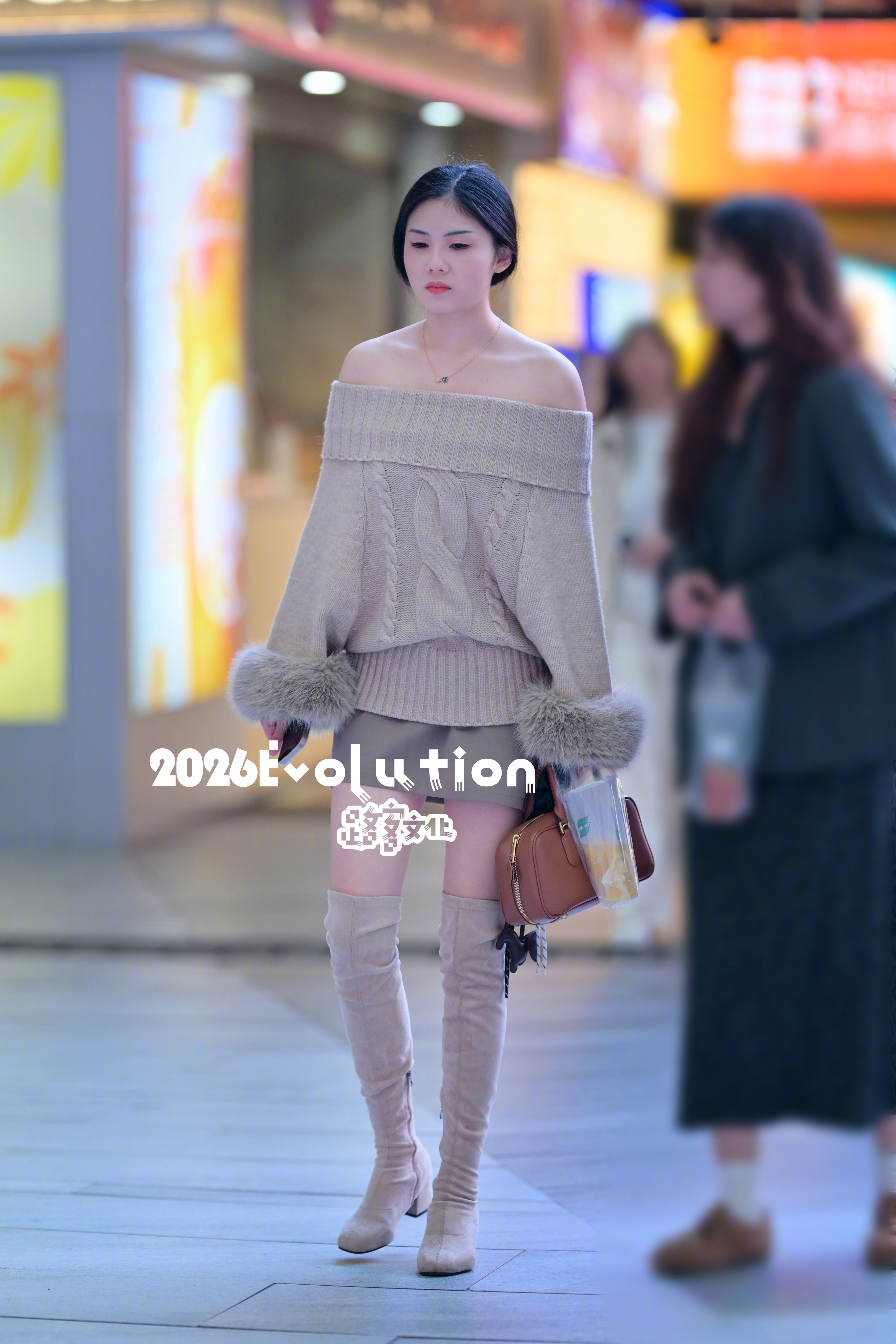 裸色系穿搭好好看 