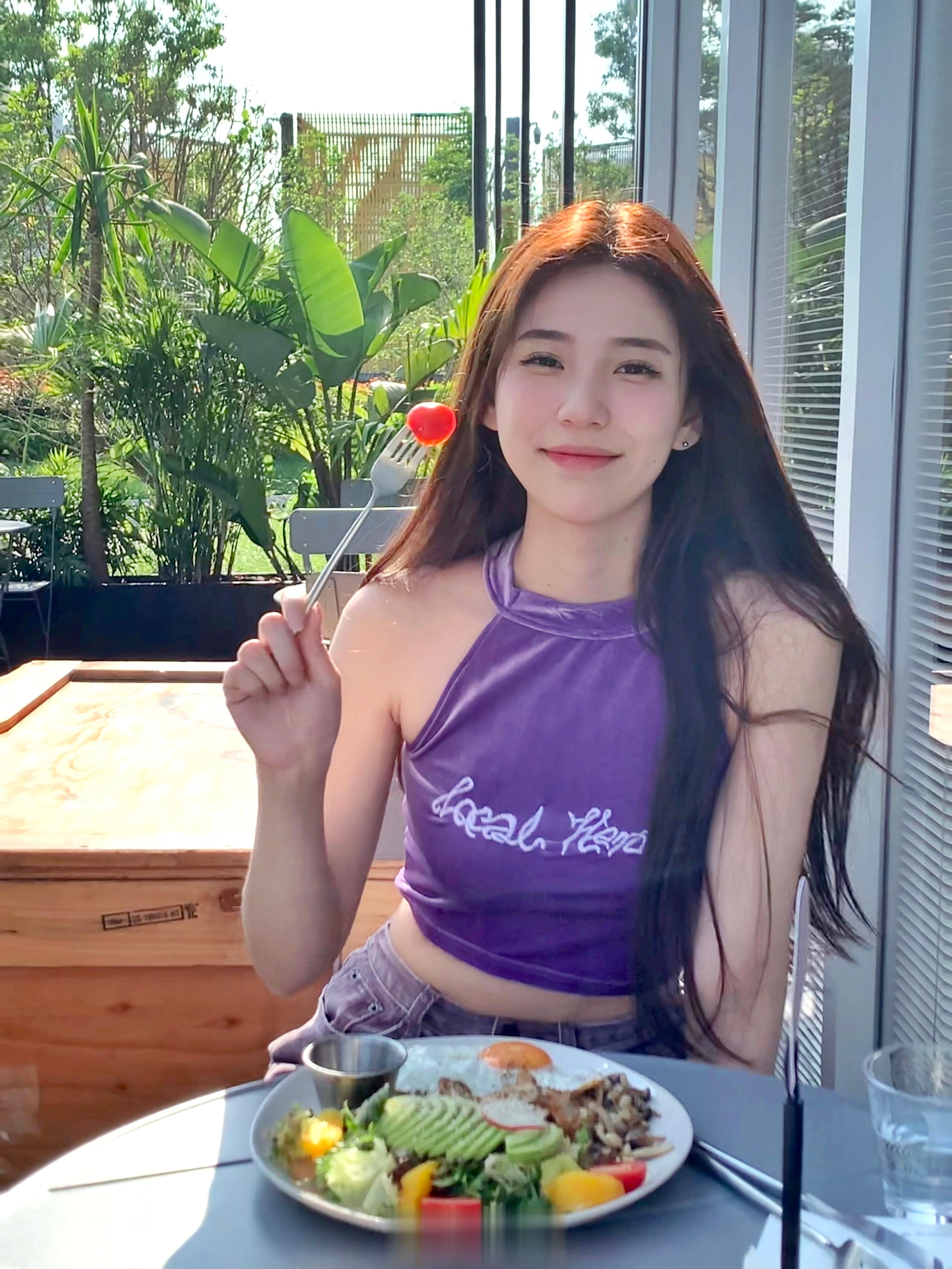 来吃brunch🍆🍇🍠☂️💜 ​​​