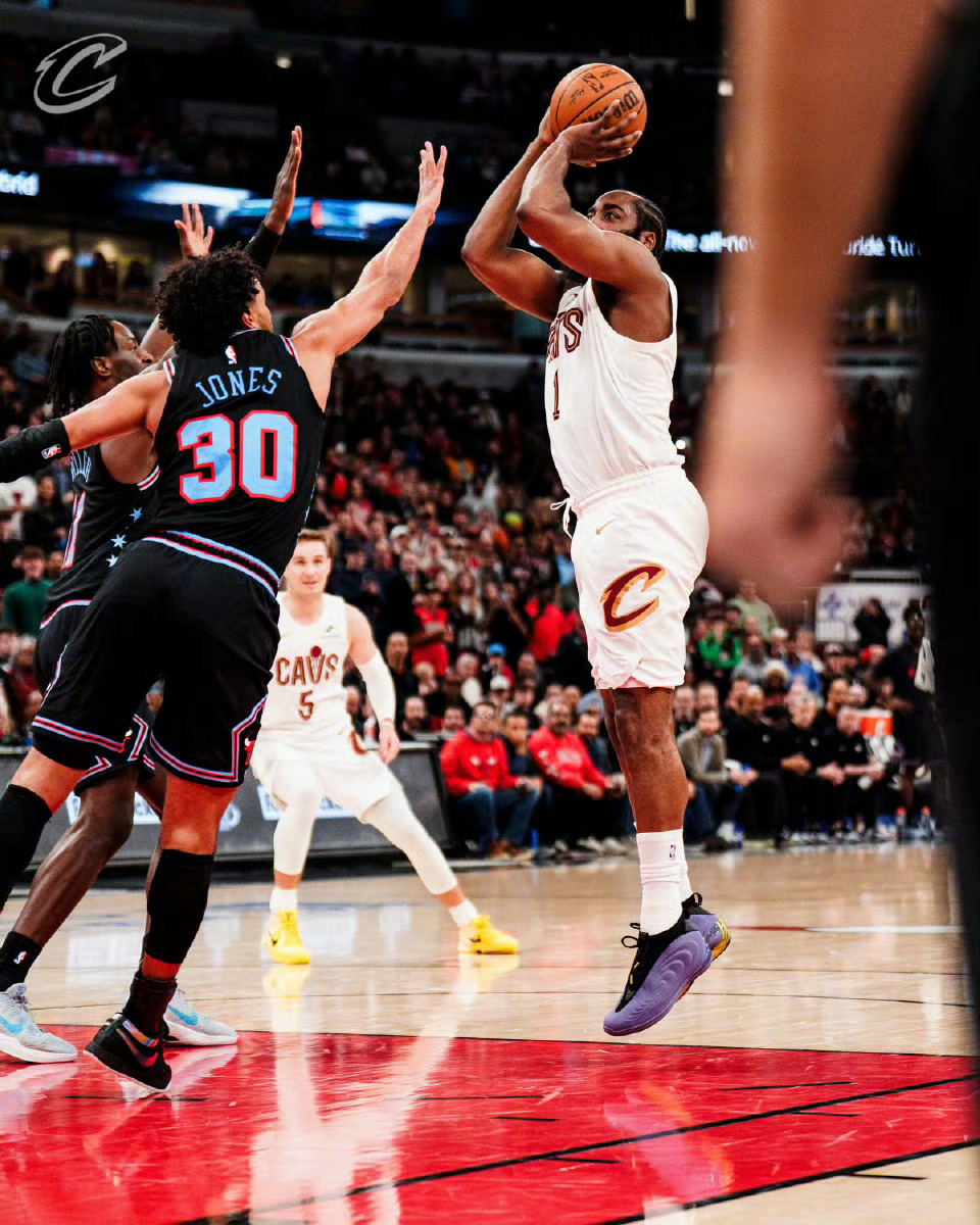 📷今日vs公牛哈登赛场精彩时刻哈登