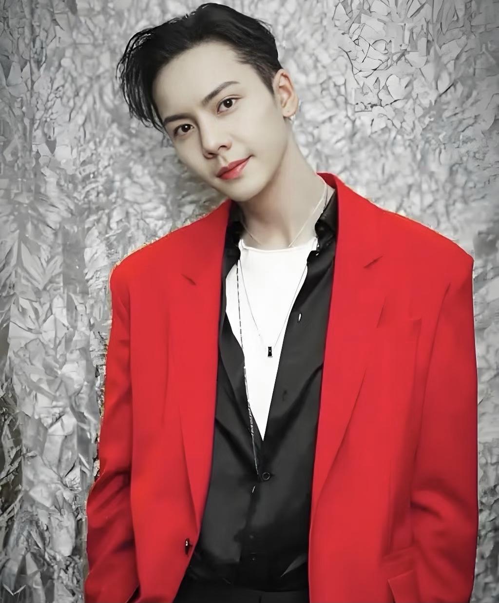 我敢打包票，

大家估计都发现了，

陈伟霆就算不唱歌了，也不跳舞了，只去参加综