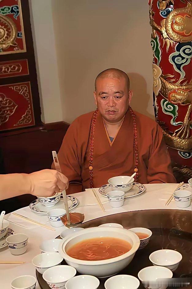 终于明白为何“方丈大人”这样看着南瓜汤的表情了。堂堂千亿总裁，就让我吃这个？释永