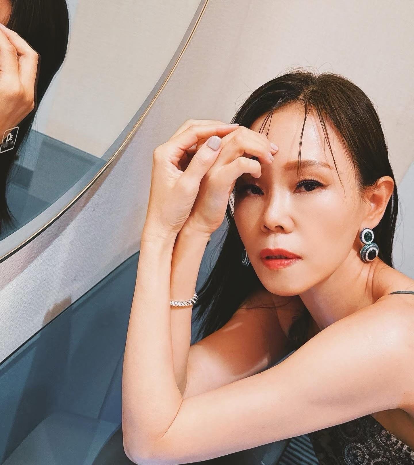 彭佳慧在邱泽许玮甯婚礼上献唱一开口就氛围感拉满了，不愧是实力唱将 