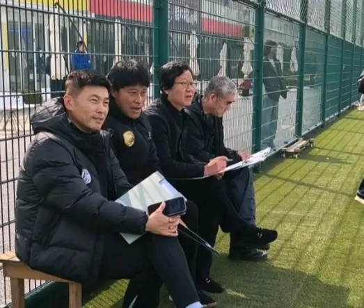 李国旭、张耀坤、徐晖现场指导，携手助力大连队备战东北超