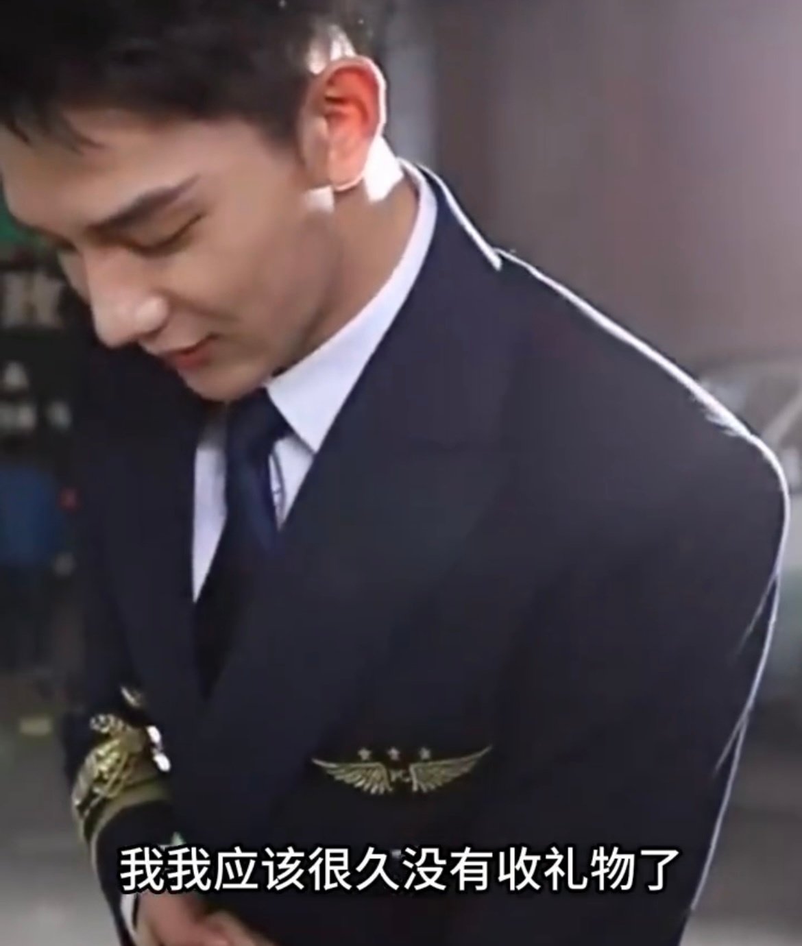 #有点怜爱夏之光了# 好好好，夏之光你要这么可怜兮兮的说没人送礼物，我可就要怜爱