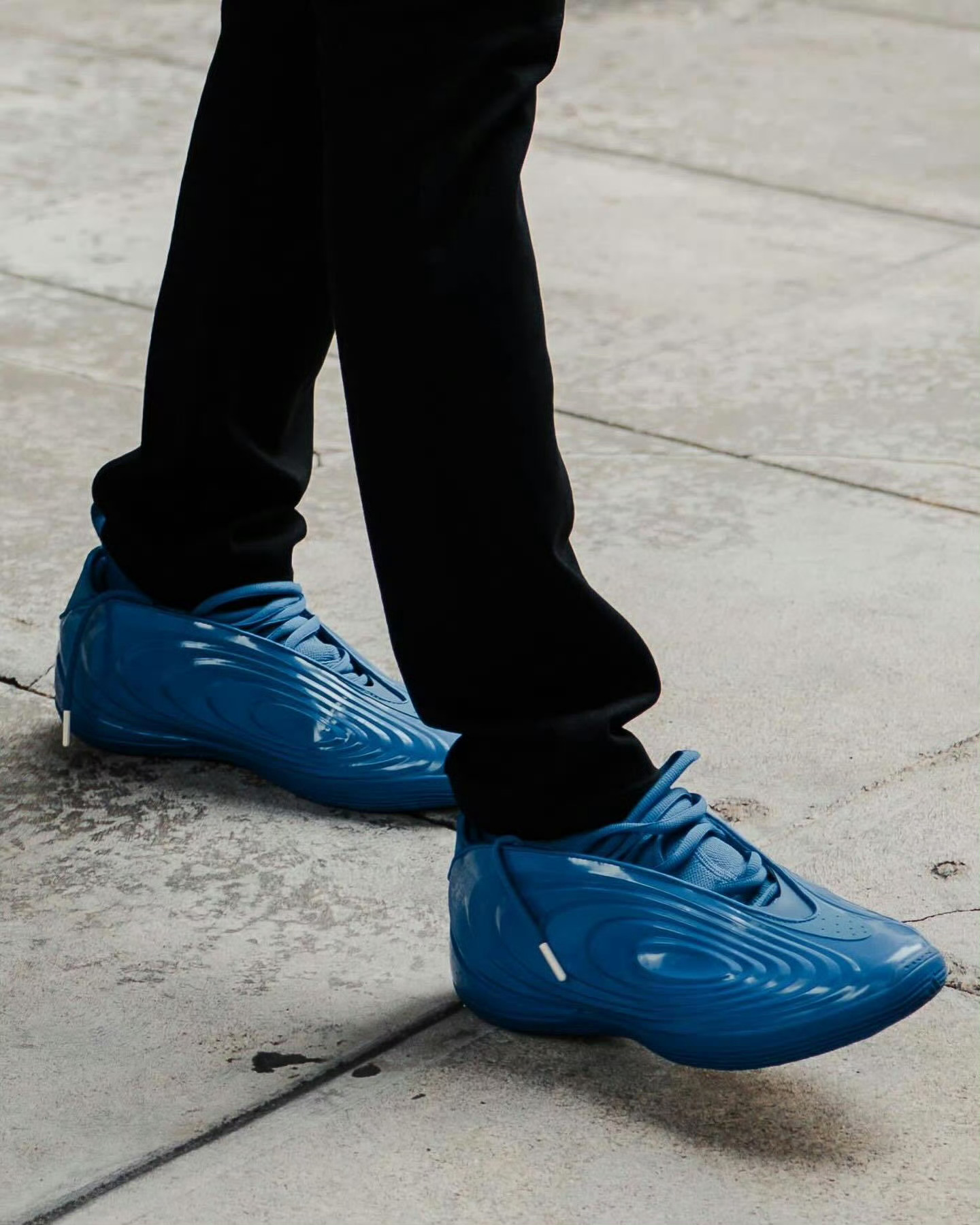 今日收官战打快船，库里穿上哈登10代球鞋，致敬哈登不过哈登本人已经跑了库里哈登金