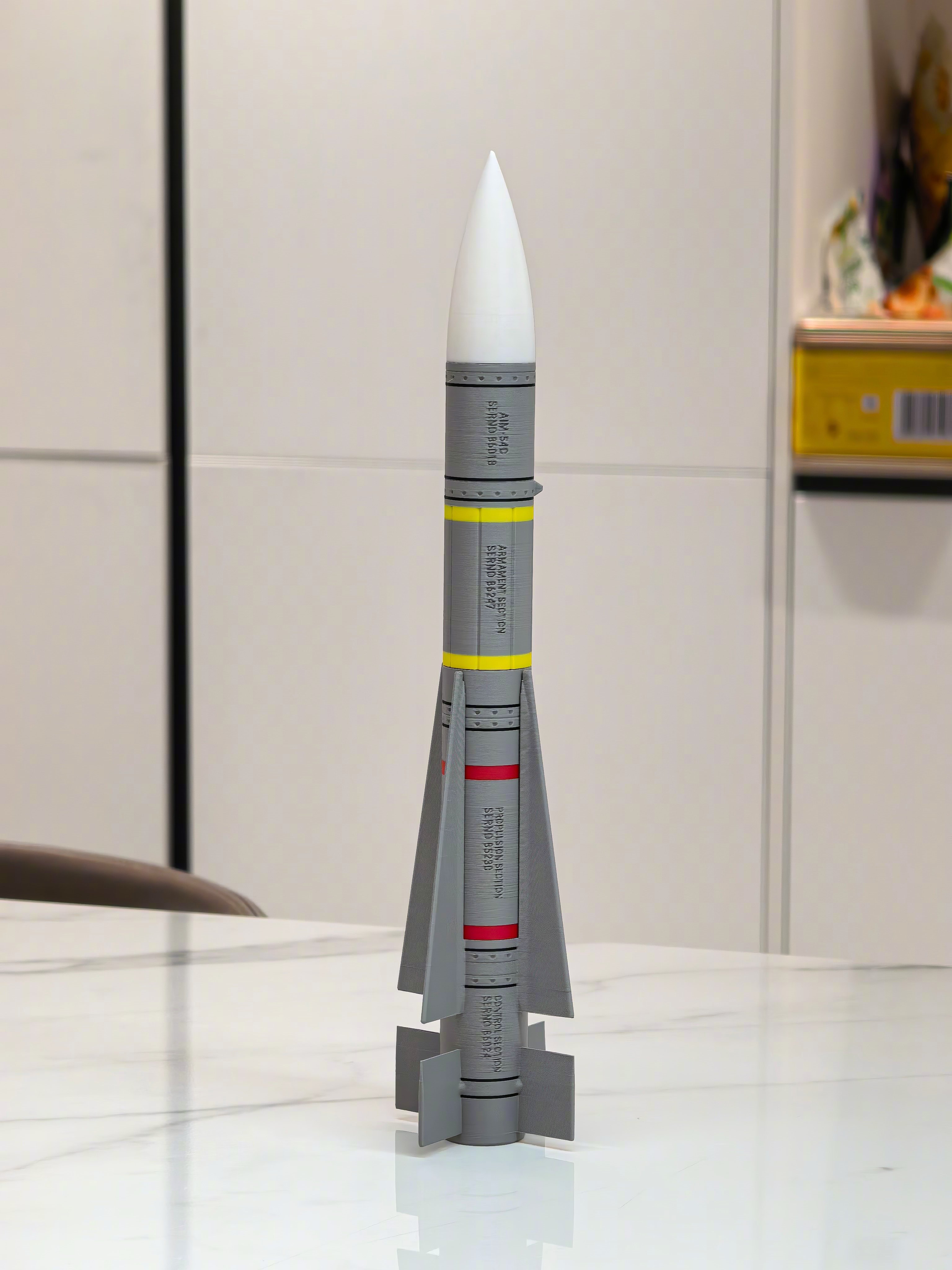 刚打印了一个半个胳膊长的经典导弹：AIM-54不死鸟远程空空导弹。曾经当年黑科技