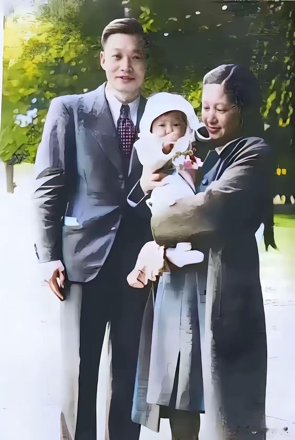 回国，报效祖国

1948年，身在法国的钱三强，听说国内建设急需要科技人才，希望