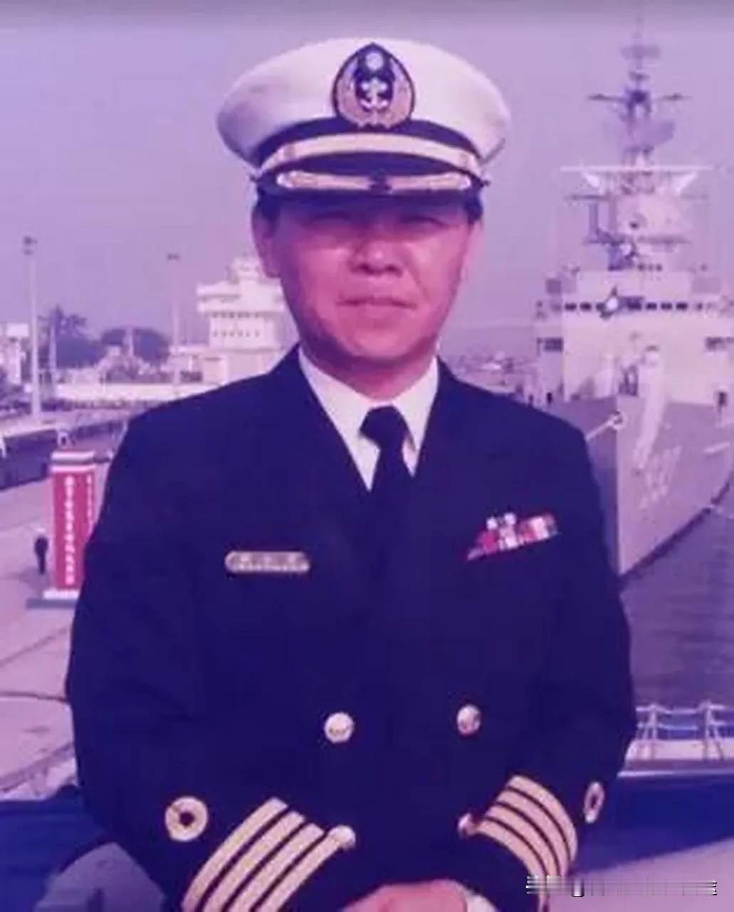 台湾前舰长赴京观礼，台当局竟想扣他退休金？
 
大家好，我是巡城马观察。今天咱们