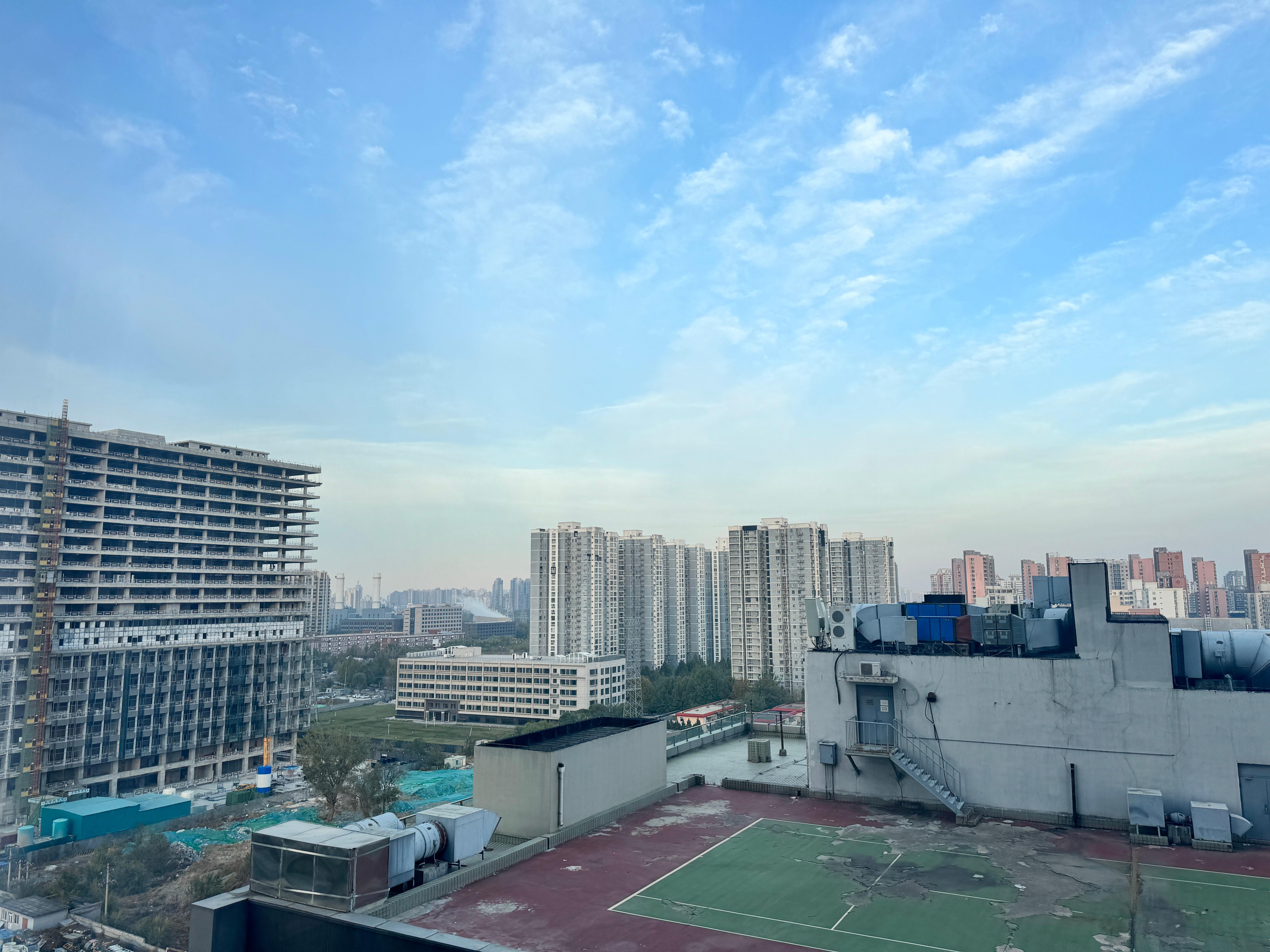 今天北京的天气很冷，阳光还不错哟。  ​​​