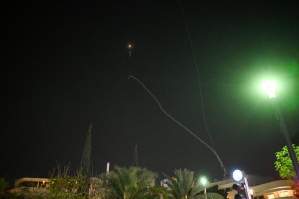 据媒体报道，前中央情报局高级特工乔尼·甘农表示，在迪拜、阿布扎比等海湾国家，"人