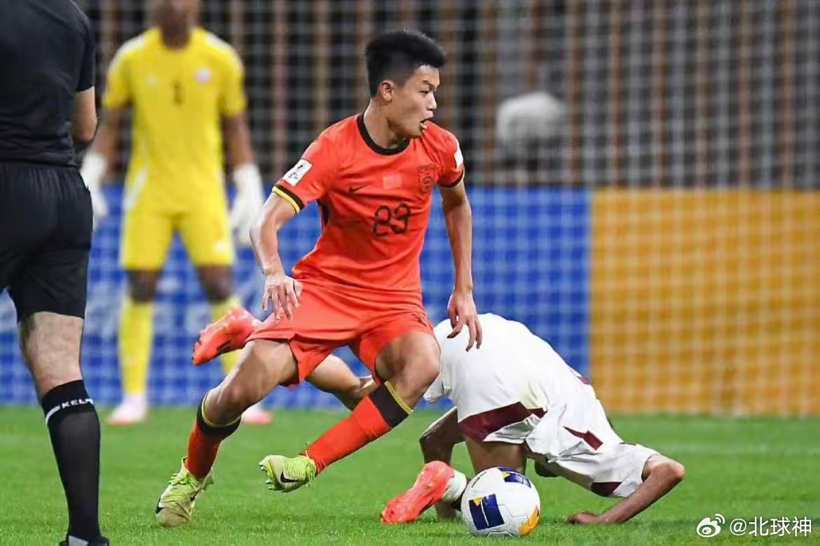 若国足欲在比赛中战胜喀麦隆队，需着重关注以下三点策略：其一，喀麦隆队中路身价最高