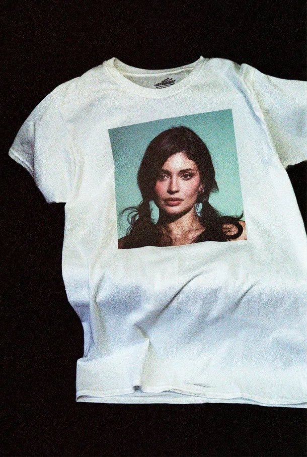 Kylie Jenner登上WWW杂志八月刊封面及内页卡家最会拍杂志的女人 