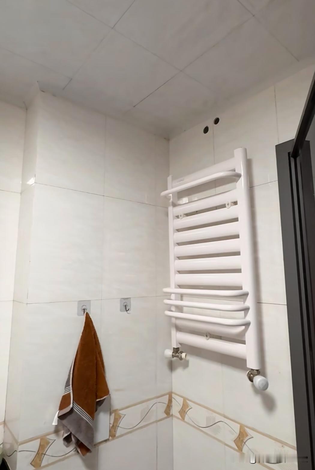 暖气避雷😮‍💨
第一次安装暖气，房龄大概20年地处一楼位置，目前已24小时，