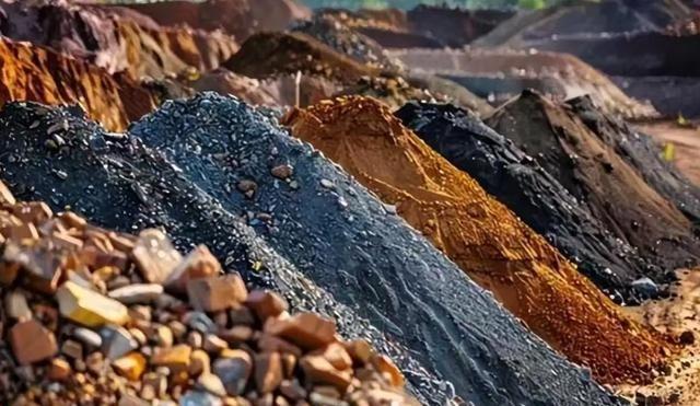 美国声称急需稀土，蒙古二话不说立刻挖出十万吨，可当蒙古刚准备好稀土，美国却突然表