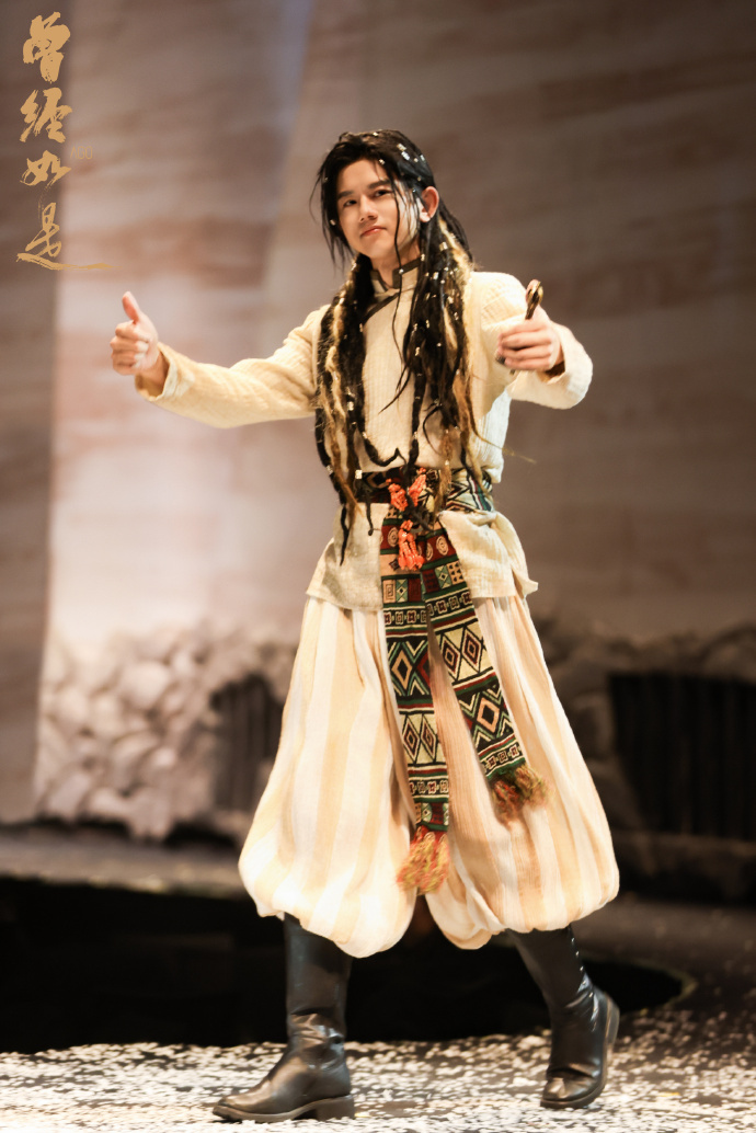 张杰最后一场《曾经如是》话剧演出顺利下周就是五个小时的跨年演唱会直播 