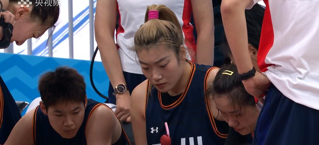 四川队夺冠梦想破灭，关键在于外教练水土不服，战术呆板，不尽人意，球员有光环笼罩，