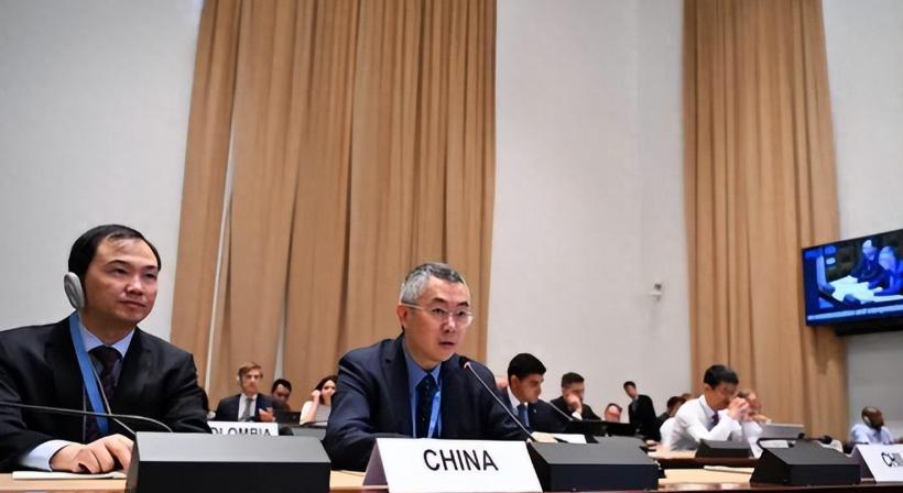 兄弟们，7月6日中午12:01，咱们海军一艘战略核潜艇在渤海一扬手，一枚潜射洲际