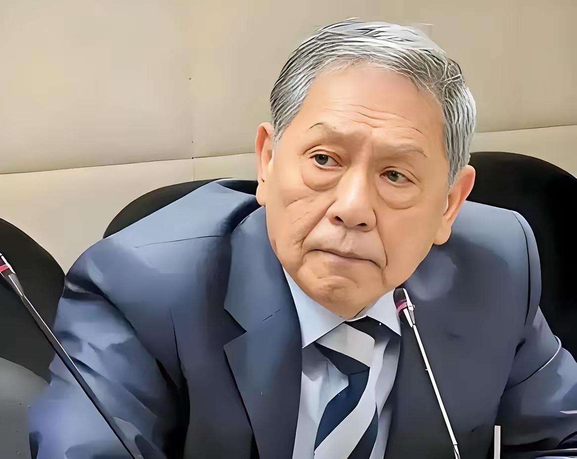 台湾名嘴帅化民将军，斜眼怒怼绿色主播：你没有资格跟我讲抗日战争，你们是战犯的后代