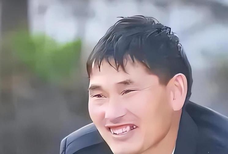回头看这则已经发酵数日的旧闻，陈亚男官宣再婚的婚纱照再度刷屏网络，时隔五年，对比