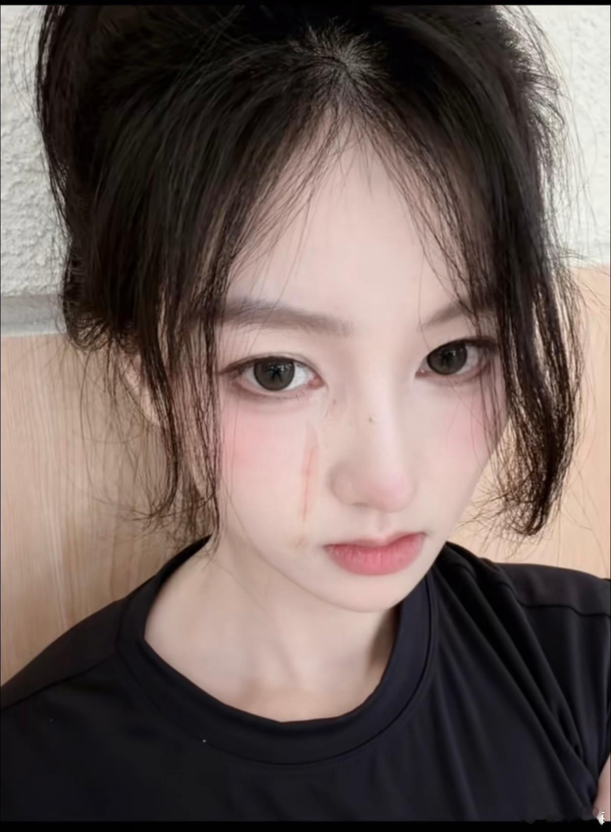 炫迈妹子自曝被猫误伤过两次炫迈妹子回应被猫误伤 炫迈妹子发文：我被小猫误伤了，很