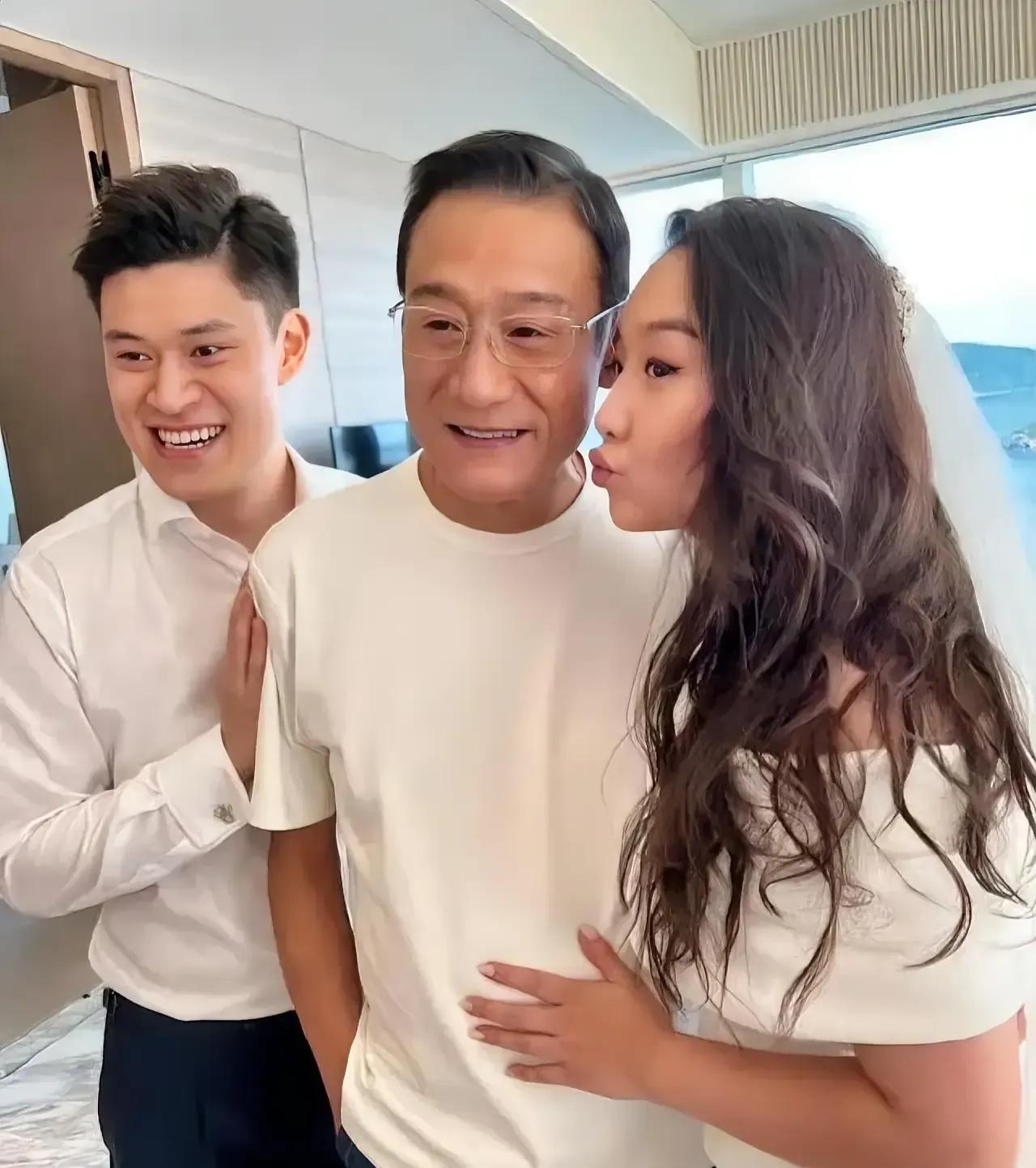 实话实说，女儿比妈妈好看，女婿没有老丈人好看！