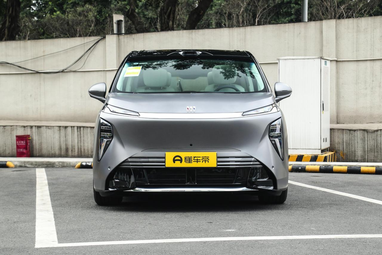 3月17日，上汽通用别克至境世家纯电版正式上市，仅推出1个配置版本，售价48.9