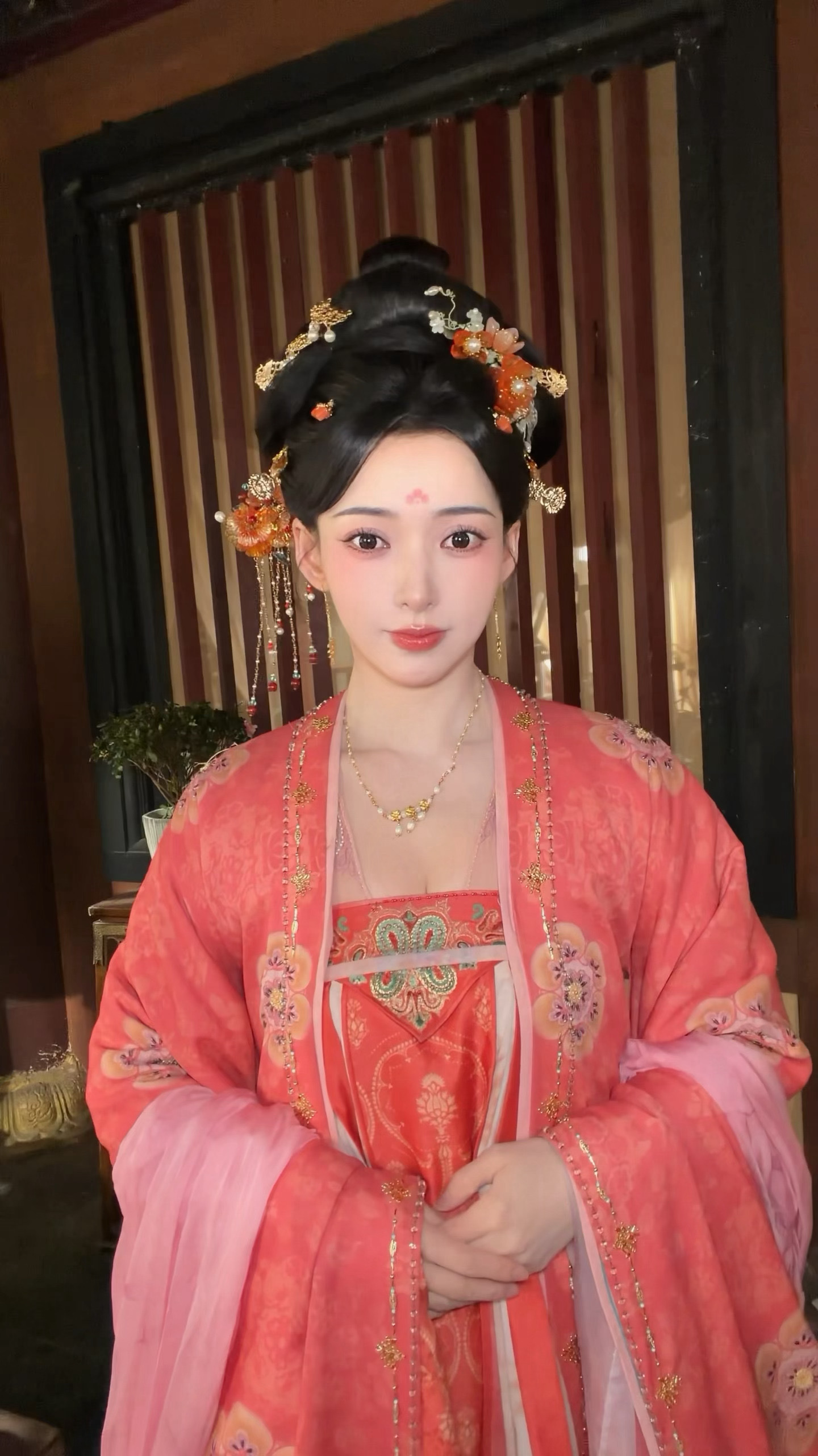 郭嘉语很好的诠释了美人三分龅这句话、 