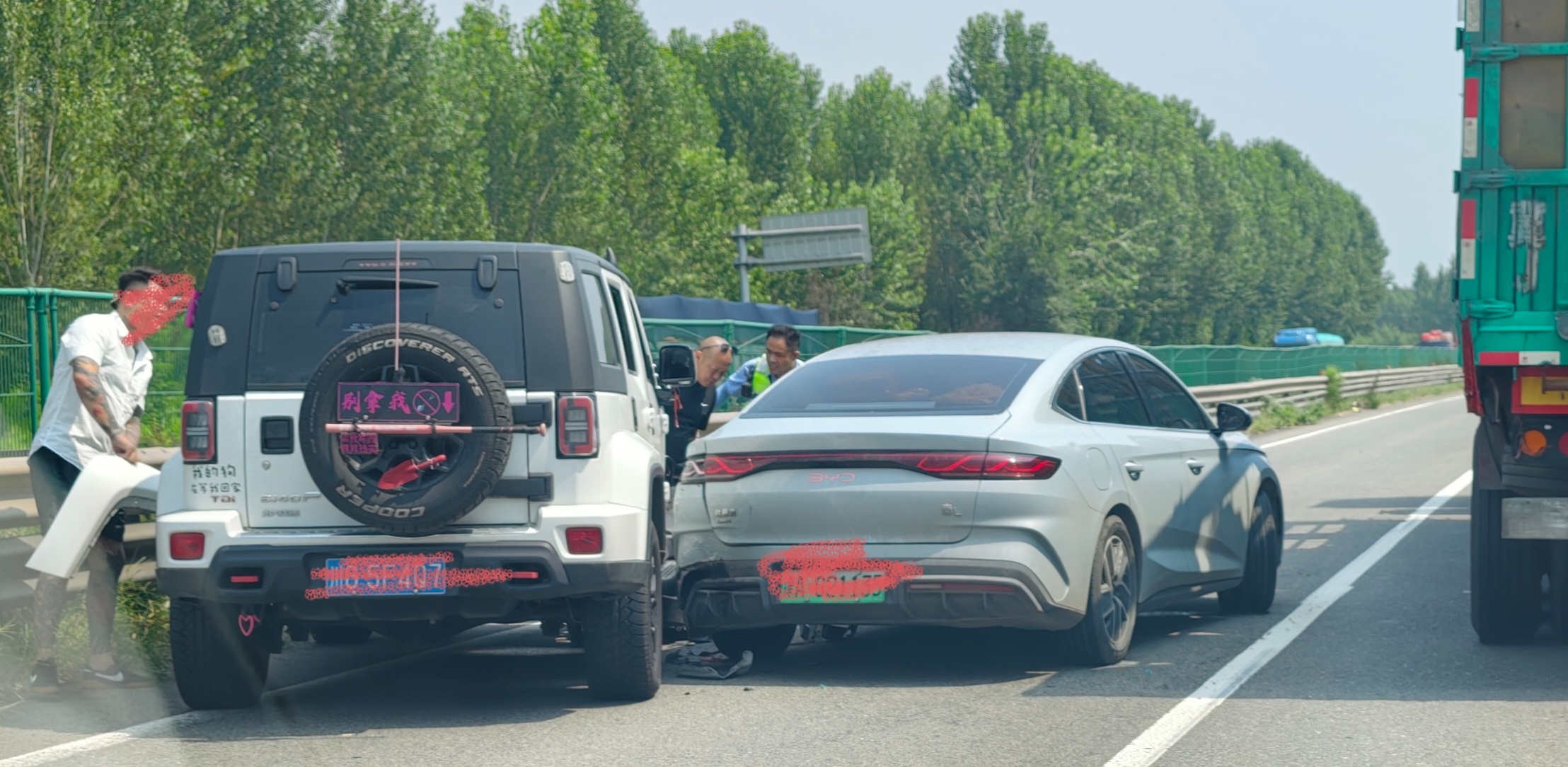 上高速必遇到交通事故