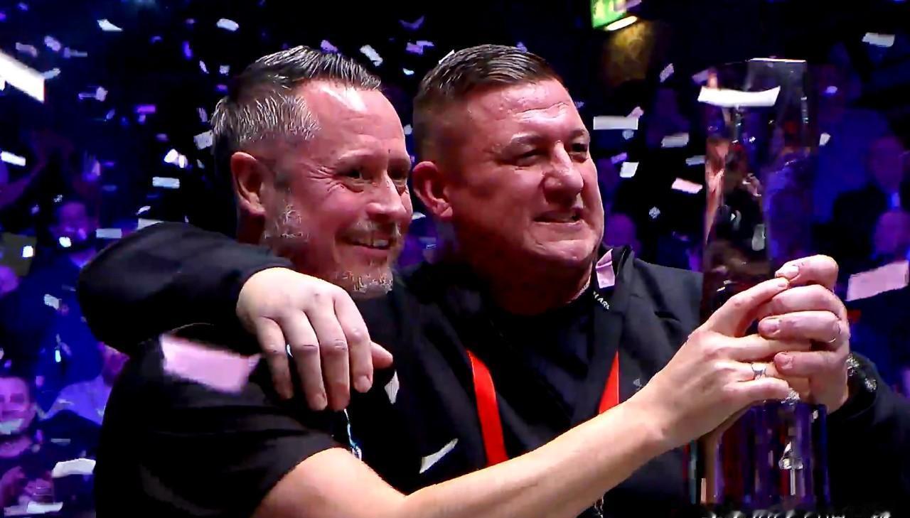 打了30年职业赛，没赢过一个冠军头衔。49岁，世界排名第97。昨晚，他一杆清台，