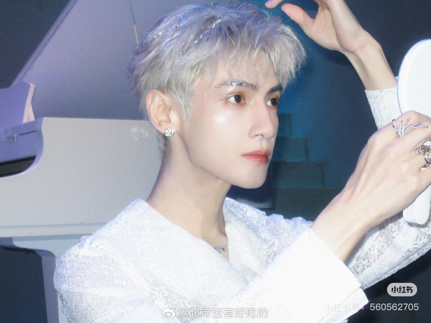 罗云熙薯营业“很开心的一晚上 下次见😎”好漂亮精致的妆造，恭喜广州场圆满收官，