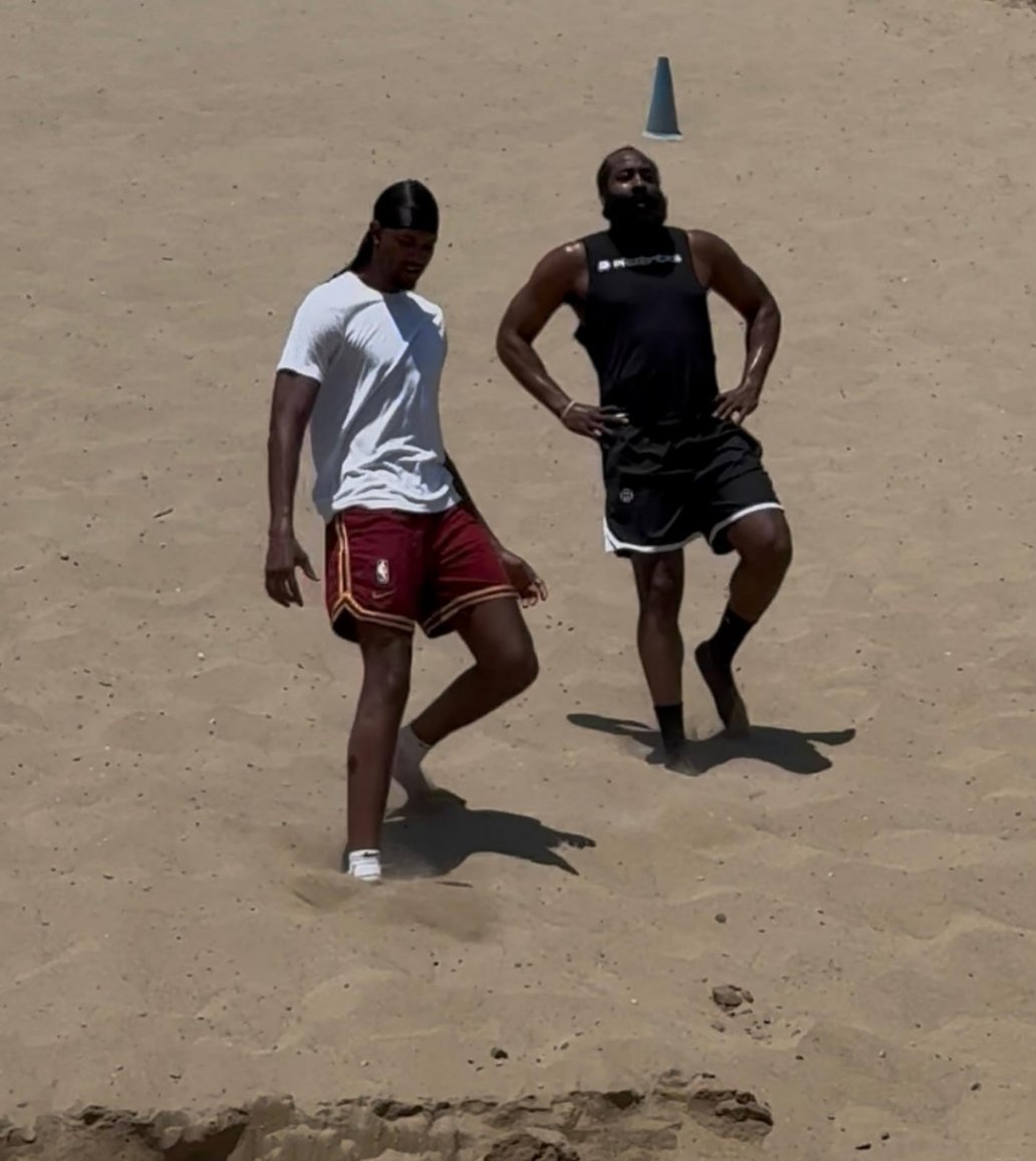 夏天，哈登曾和莫布里一起训练！哈登被交易至骑士 哈登加盟骑士