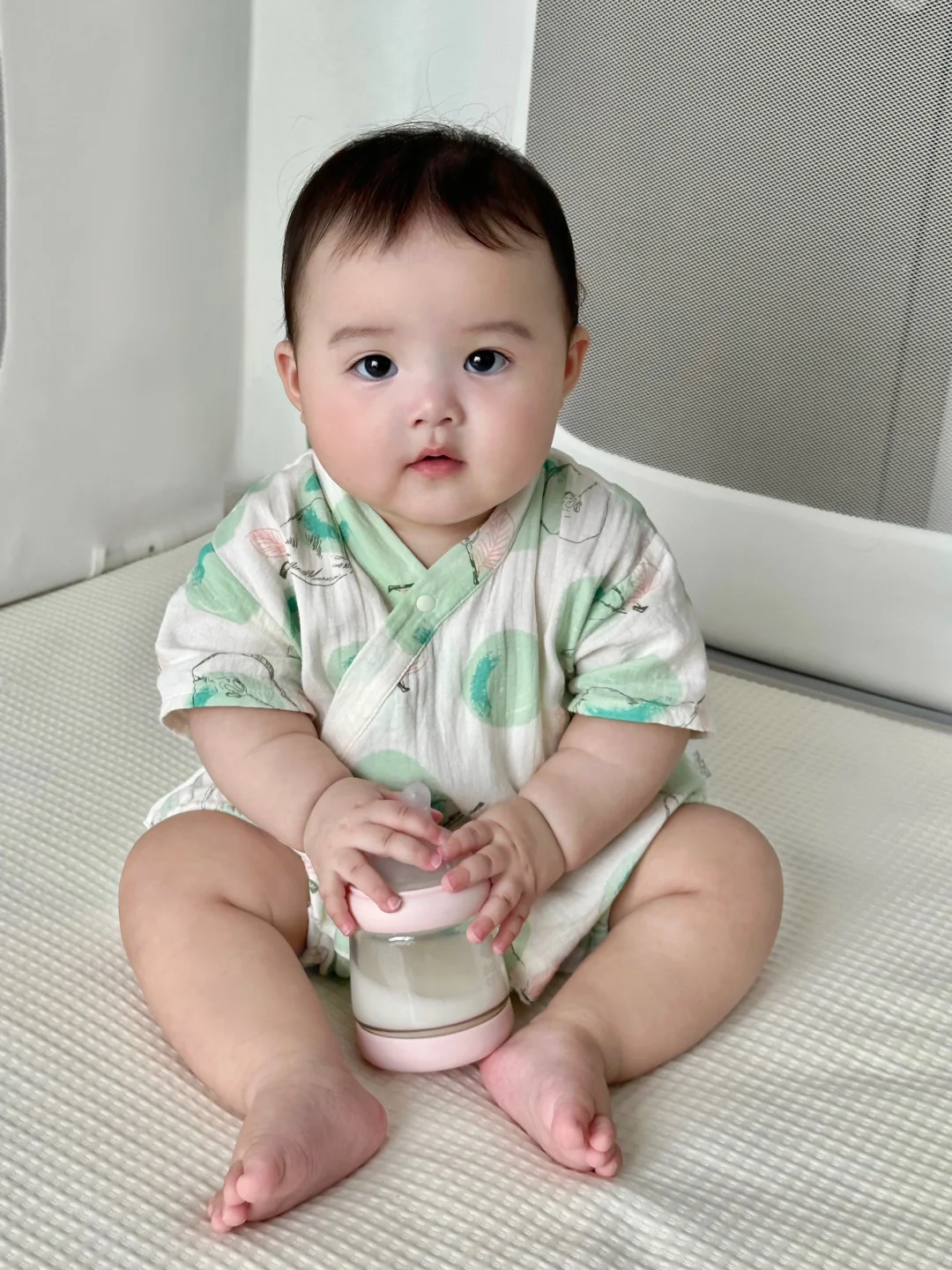 好喜欢我的胖宝宝，抢着要喝奶奶🍼啦