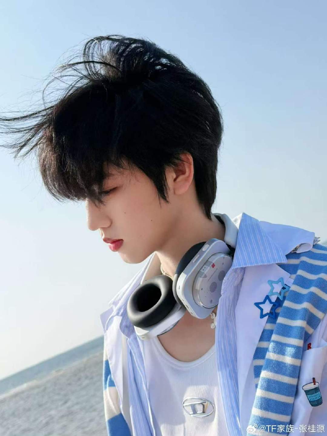 张桂源落日合影张桂源海边自拍live 张桂源海边和落日的合影好帅~ 