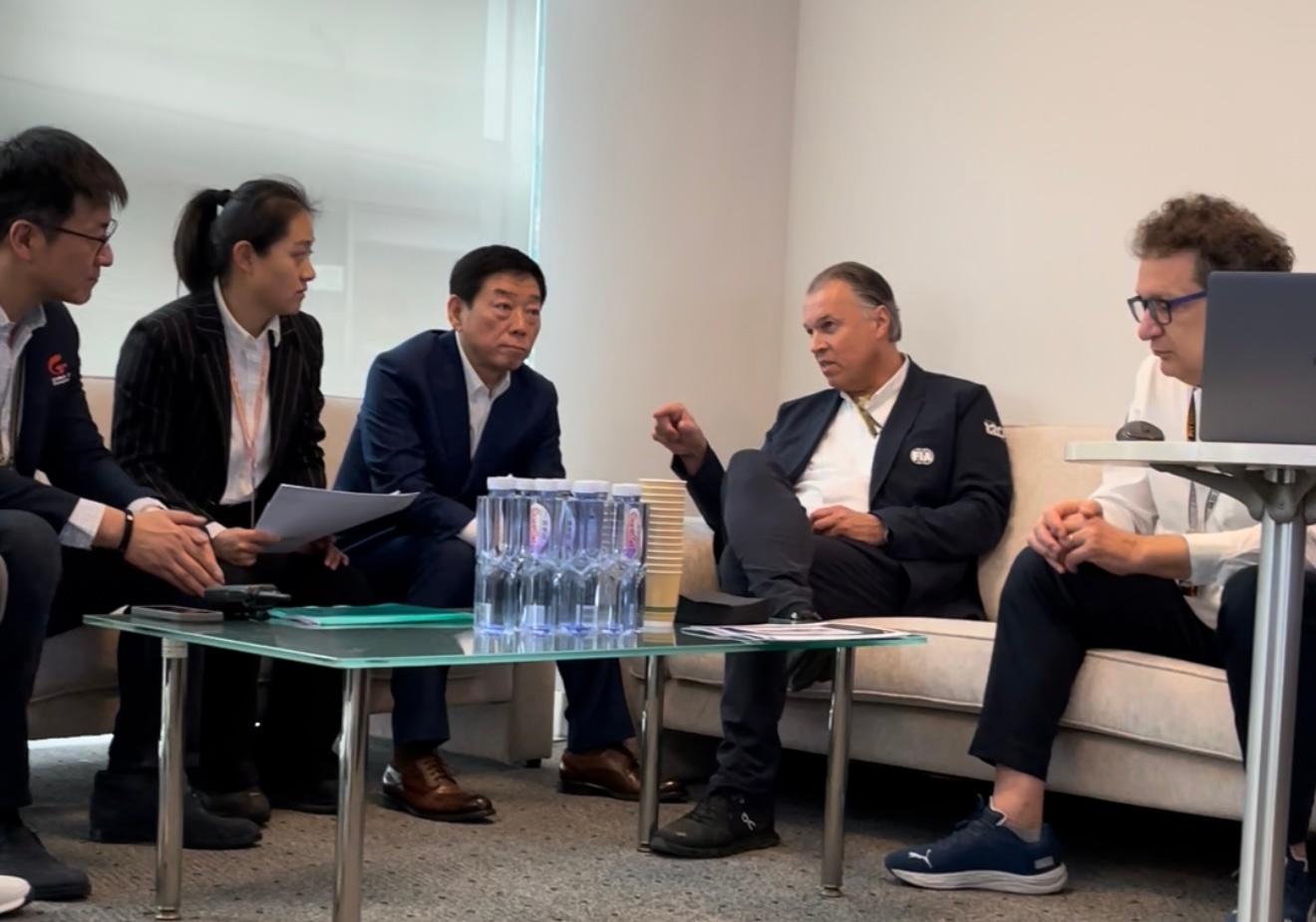 魏总现身F1中国大奖赛，并听取了FIA主席团关于组建车队的讲解，这是有动作啊魏建