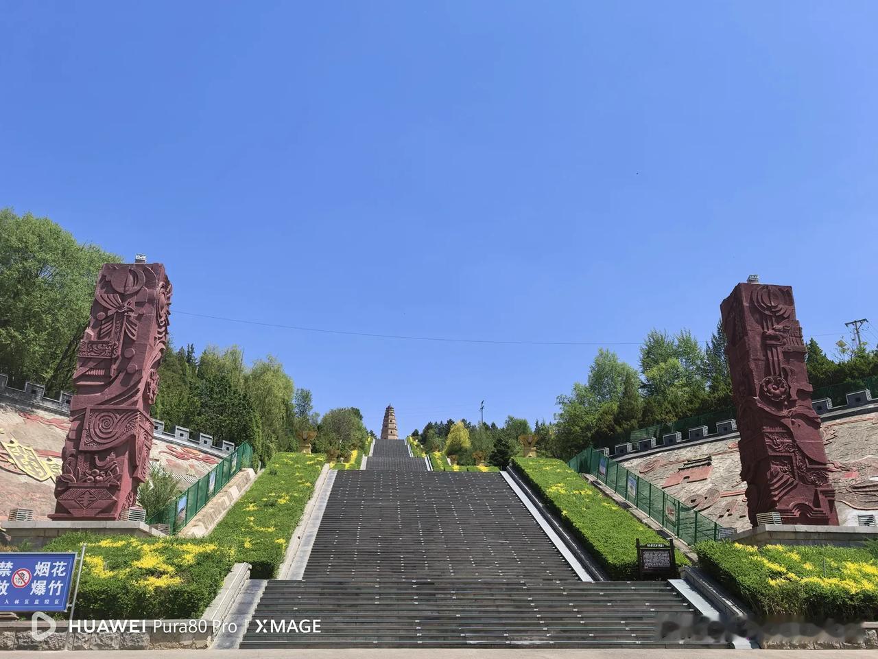 图二三为位于代县境内的雁门关景区的天空。