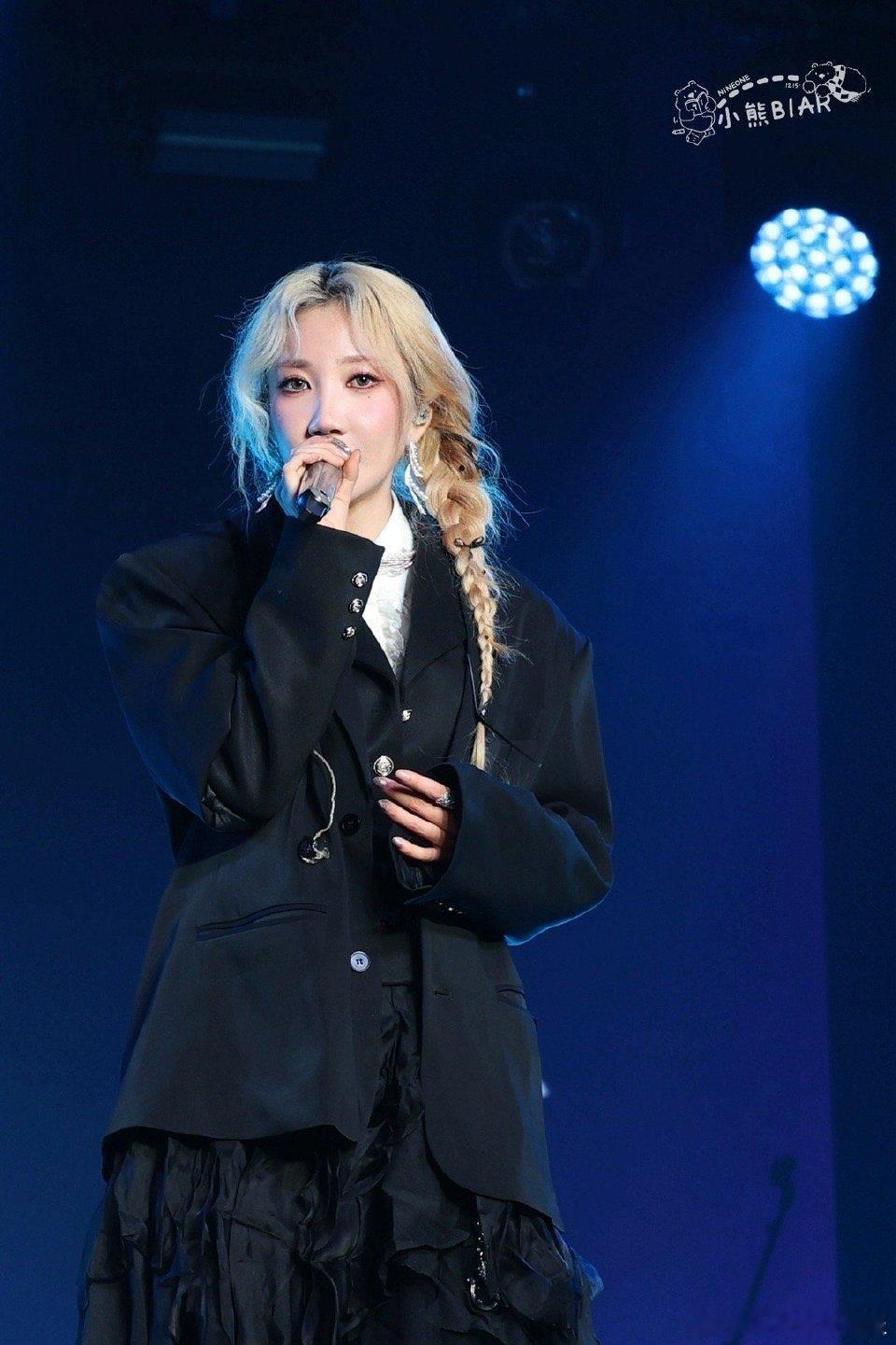 乃万 俺不中咧《Selves 们》扫楼惊喜加倍！乃万方言梗暴击 “俺不中咧” 脸