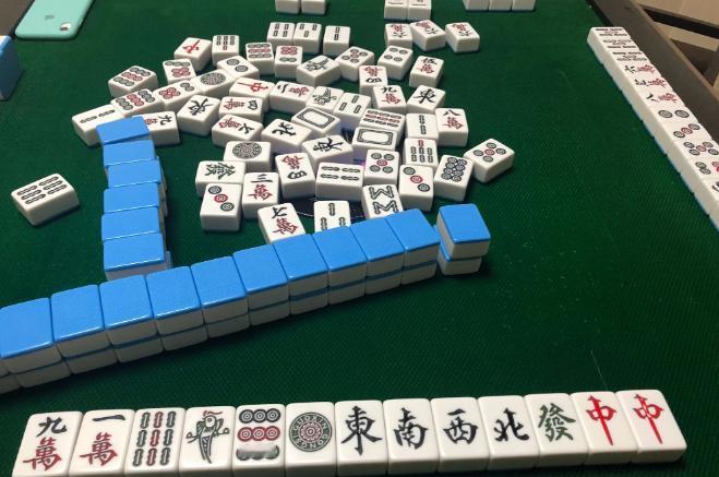 为什么国家禁赌，却从来不禁麻将？

赌博的核心是“以金钱为赌注，博取非法利益”。