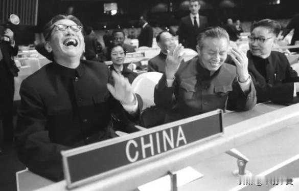 1971年，我国重返联合国，却遭到一小国强烈反对，26年后，此国向联合国求助，被