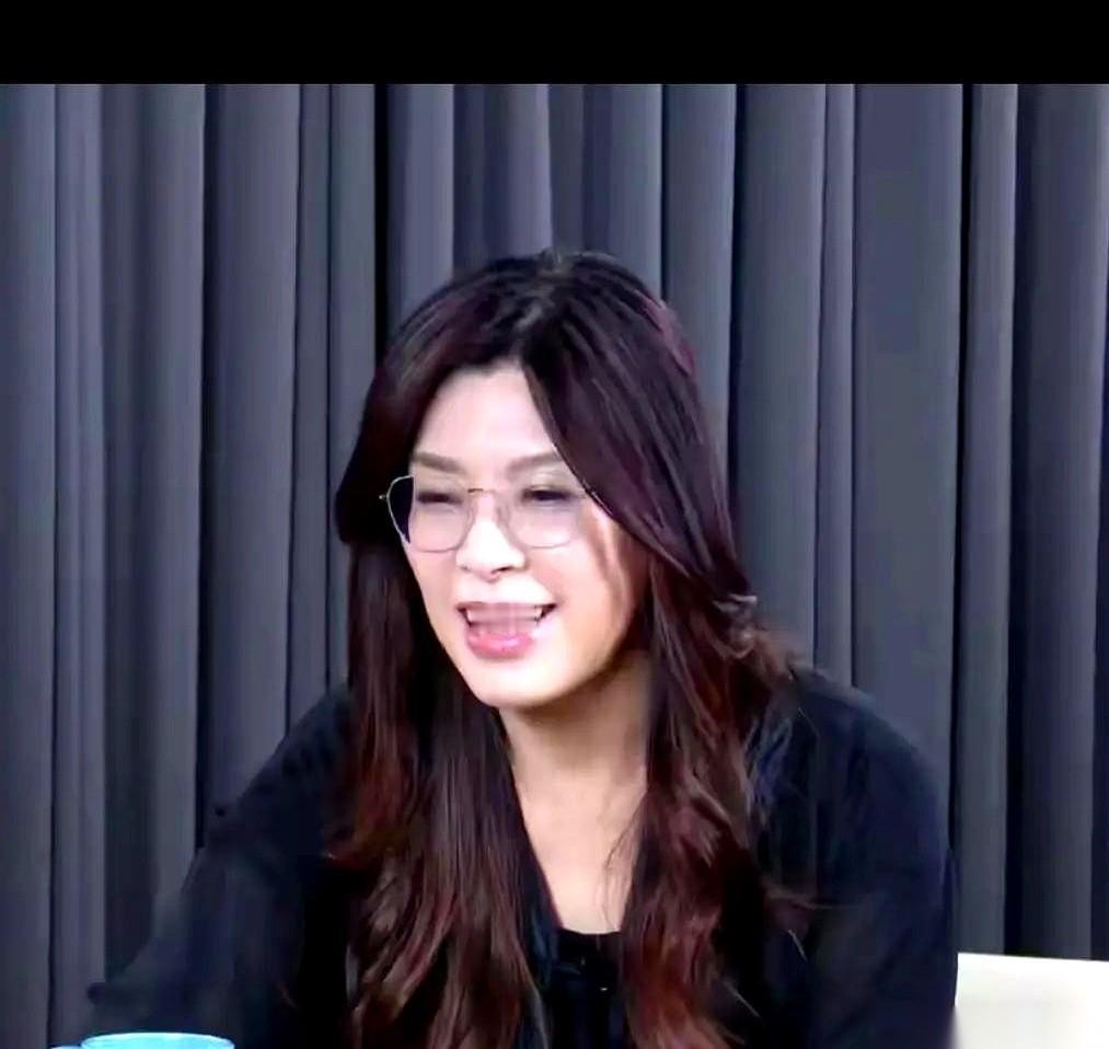 刷到那个名字，突然就有点恍惚。
有时候觉得，历史的剧本，就差一个主角，就等一个人