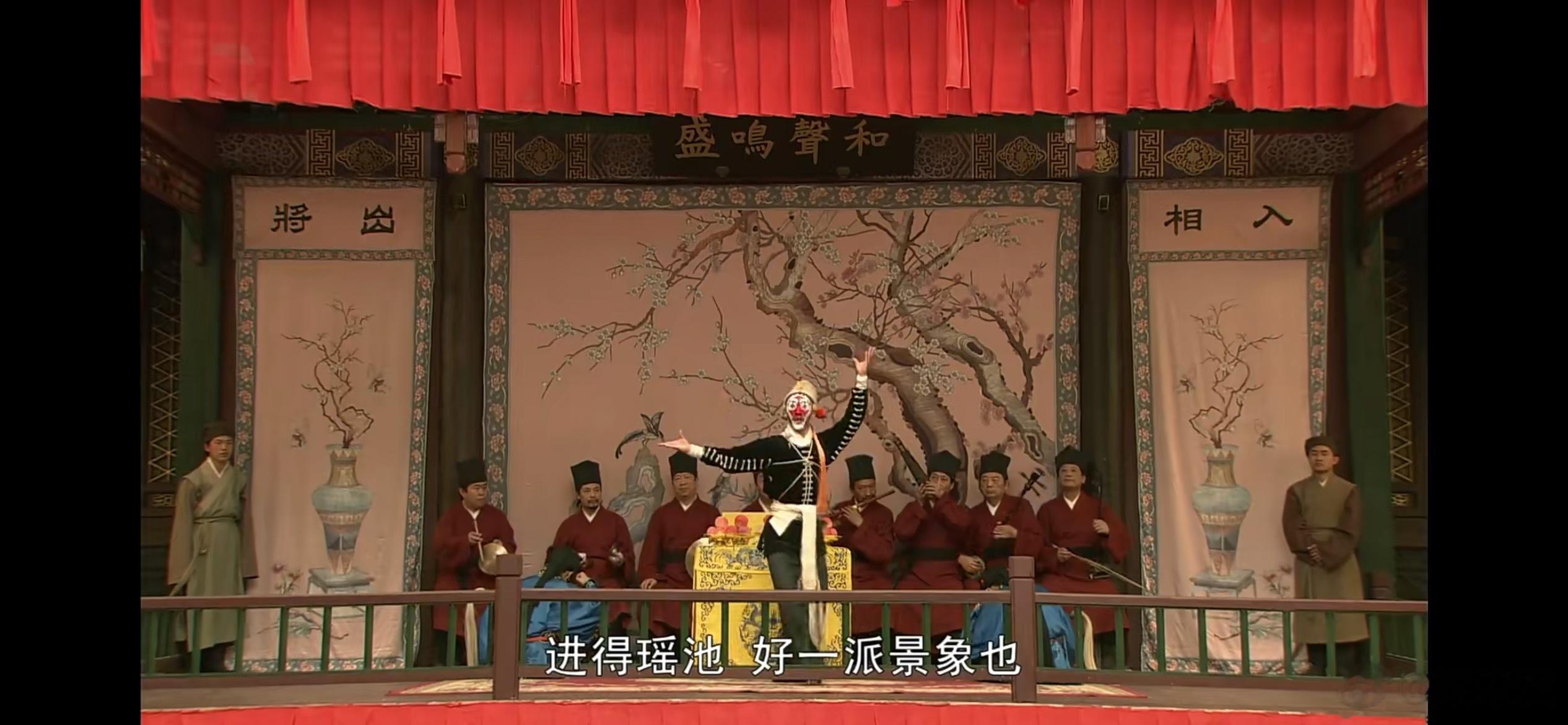 刚才有朋友问，为啥图一二新版《红楼梦》的乐队坐在台上而不是侧幕，其实乐队坐在侧幕