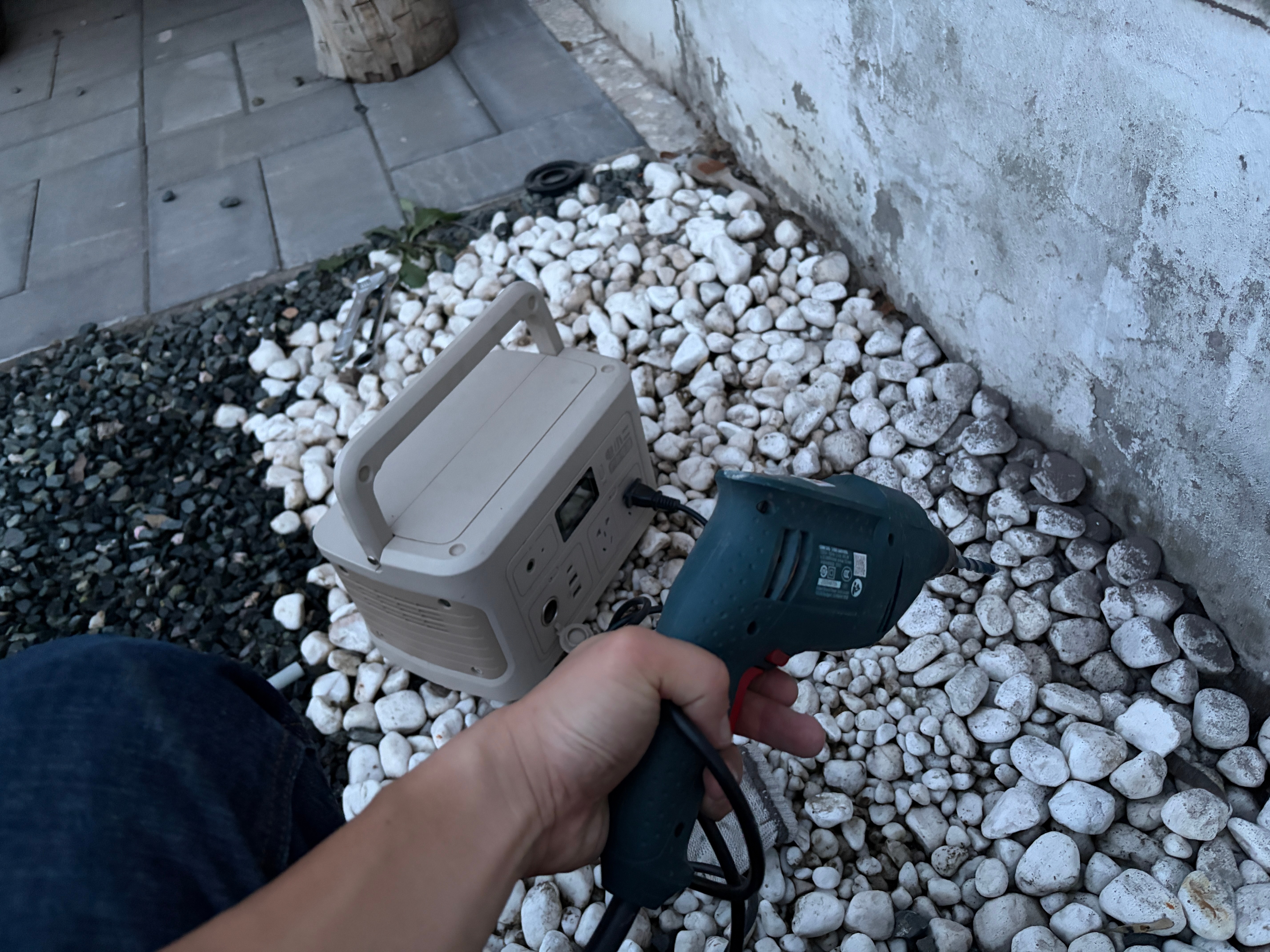 难得的周末收拾收拾小院子给CM500和X MAX整个遮阳天幕小郭的小院改造 院子