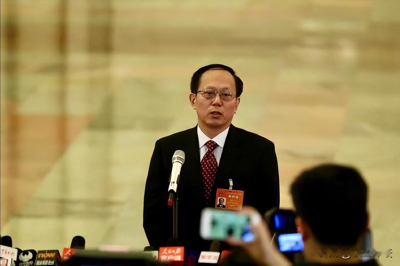 苟局长又进去了，国家体育总局局长，啧啧，杀伤力太大了。

李铁进去，大家知道了国